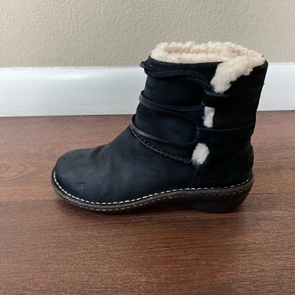 UGG Caspia Black Leather Lace Up Ankle Boots - Picture 10 of 12